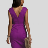 Klári™ - V-nyakú koktélruha oldalsó hasítékkal