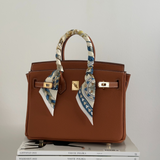 Dorottya™ - Strukturált bőr táska lakattal és arany zárral