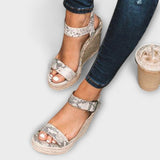 Ursula™ - Velúr ékszáras szandál fonott platformtalppal