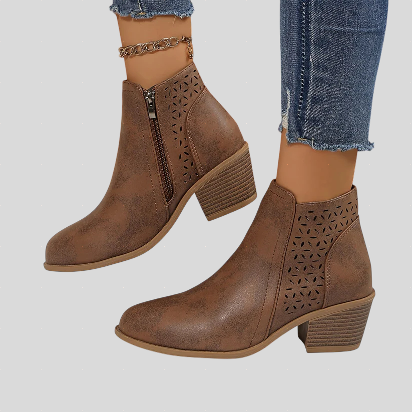 Ágnes™ - Áttört mintás bokacsizma