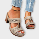 Arany™ - Áttört bőr szandál strassz charmmal és blokksarokkal