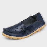 Szandra™ - Virágos áttört bőr mokaszin masnival