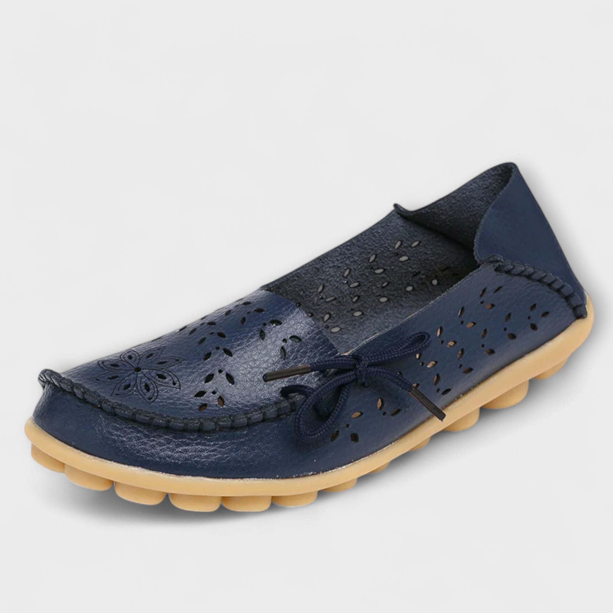 Szandra™ - Virágos áttört bőr mokaszin masnival