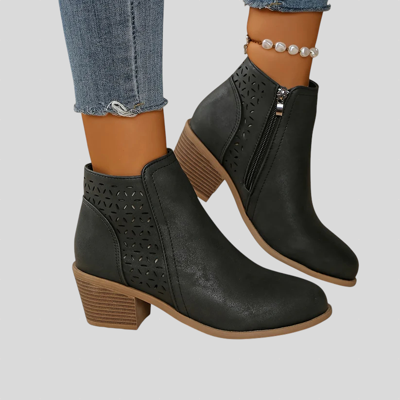 Ágnes™ - Áttört mintás bokacsizma