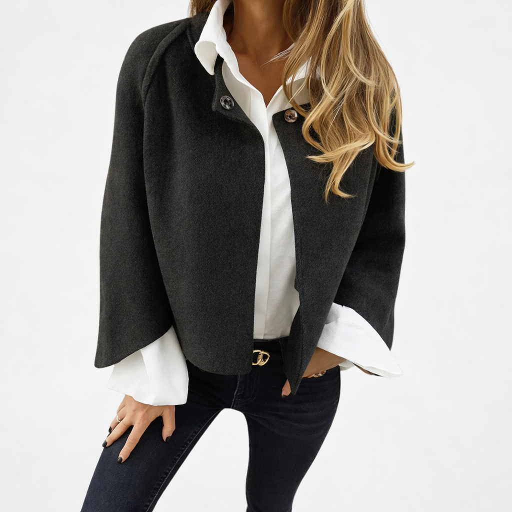 Kinga™ - Rövid cape blézer ékszer gombokkal