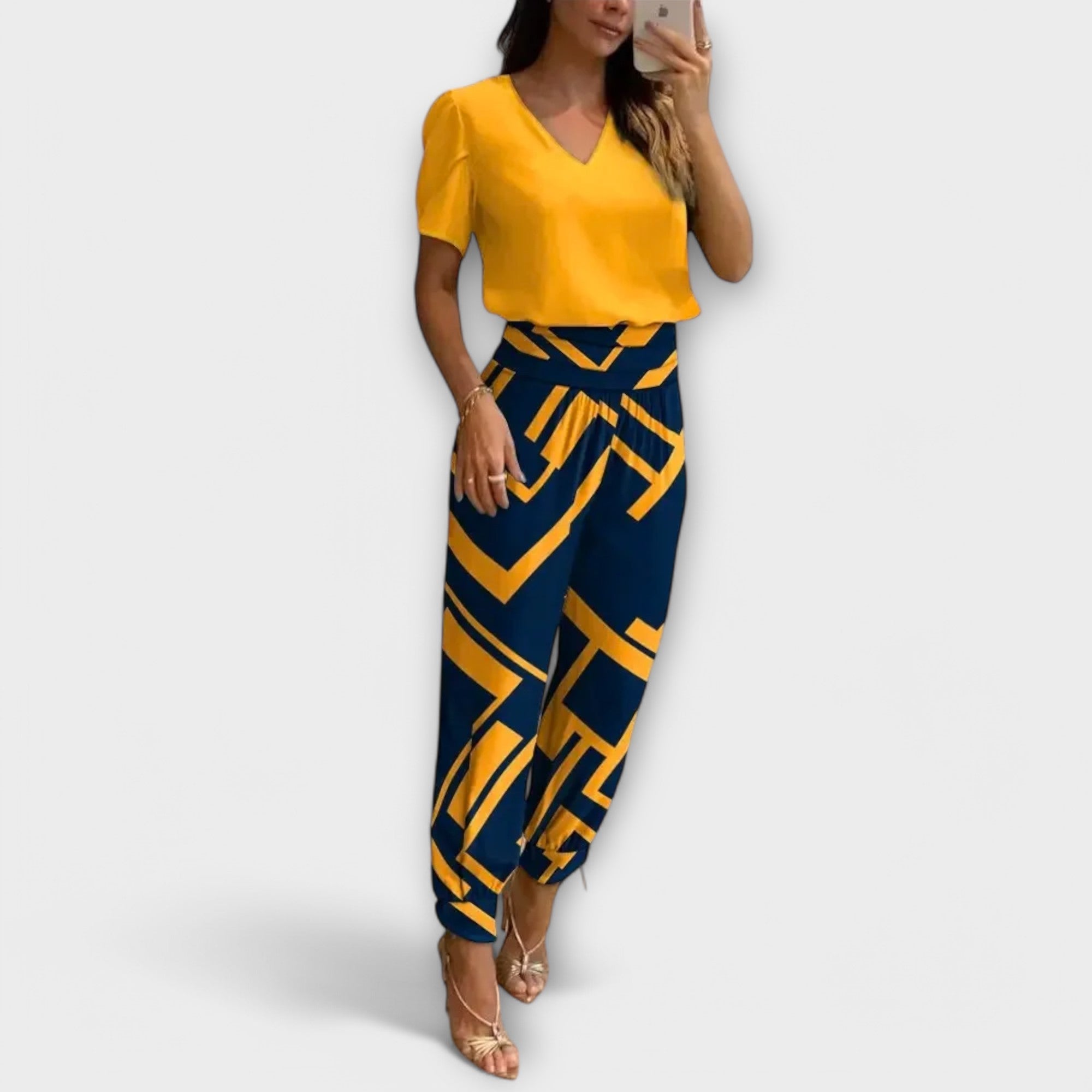 Csilla™ - Absztrakt mintás kezeslábas