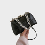 Lánc™ - Krokodilmintás frame clutch láncpánttal