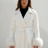 Boglárka™ - Szőrmés ujjú öves kabát