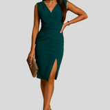 Klári™ - V-nyakú koktélruha oldalsó hasítékkal